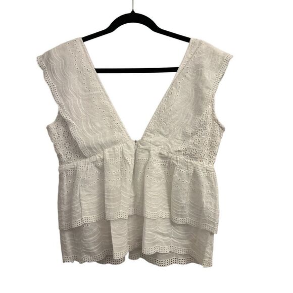 Gianni Bini Boho Eyelet Tiered Sleeveless blouse size M Double V-neck layering C - Picture 2 of 7